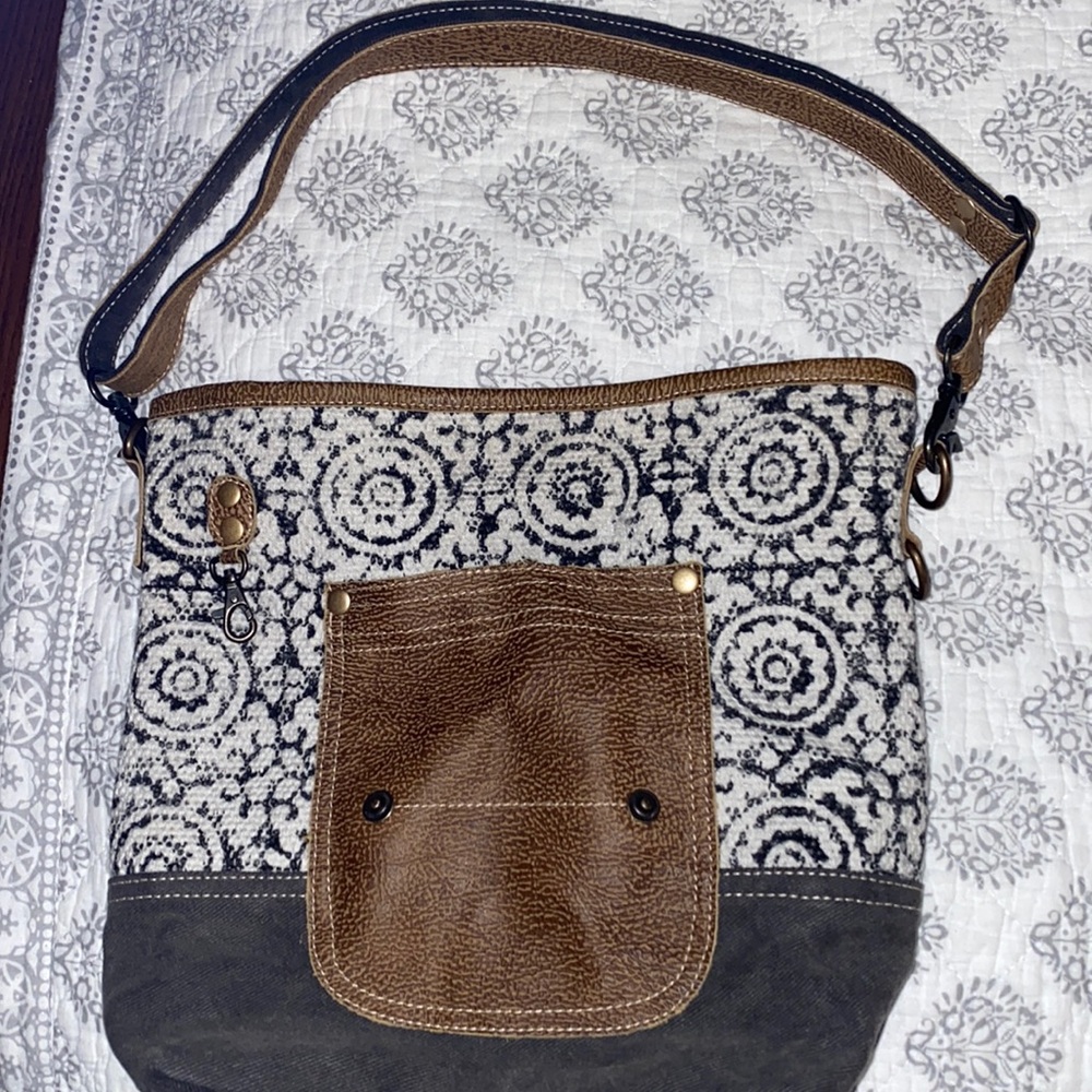 Myra Shoulder bag!